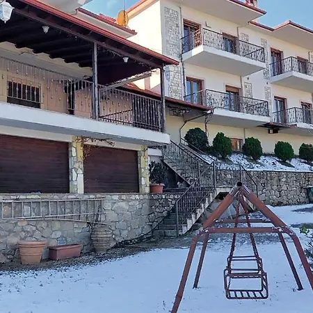 Menelais Apartment *