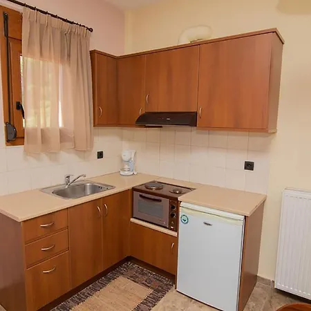 Menelais Apartment *