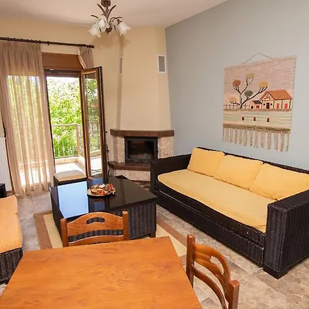 Menelais Apartment *