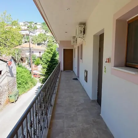 Apartment Menelais